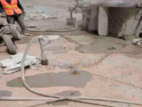 弥渡水泥混凝土路面板底注浆技术 路面脱空注浆整治方案