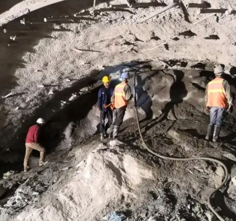 弥渡拱顶带模注浆料的施工流程及注意事项